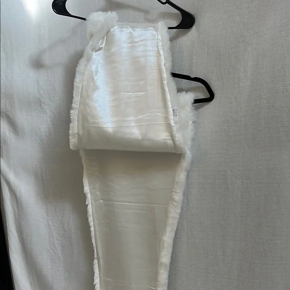 White Faux Fur Shawl Bridal - Picture 3 of 3